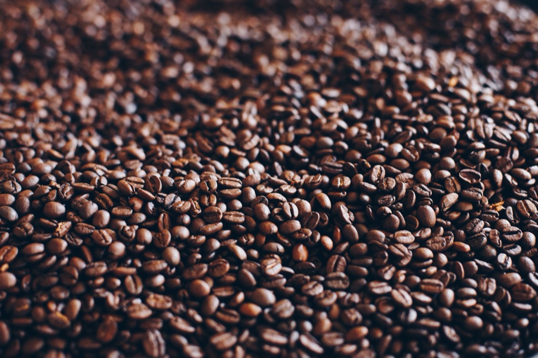 granos de café tostado del Eje Cafetero